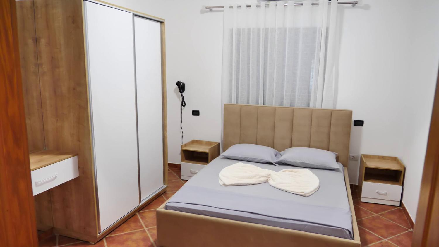 4, Hotel Laura, Shkodrës