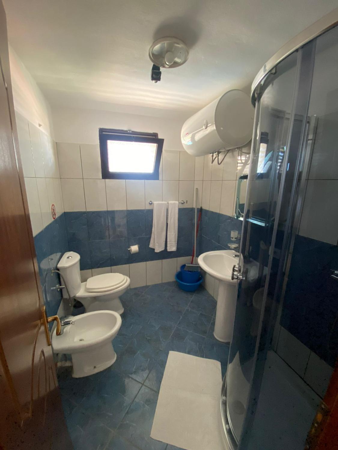 5, Hotel Laura, Shkodrës