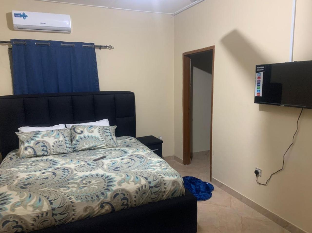4, E and E lodge, Accra