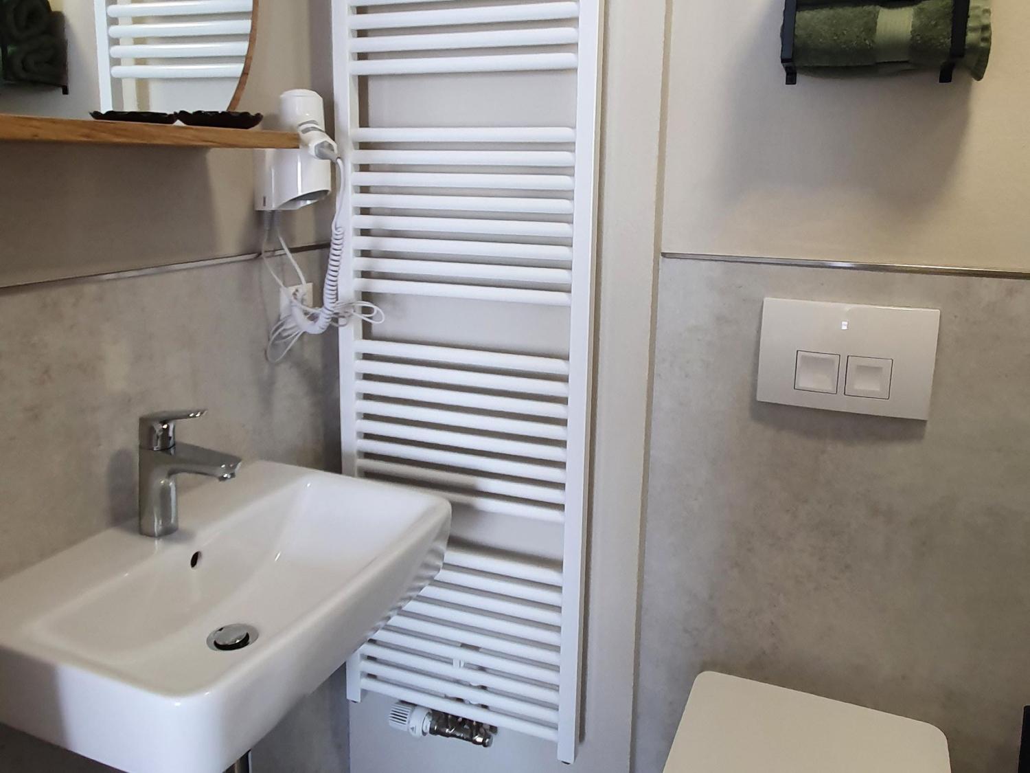 Bathroom 2, Zeihaanger Stubb, Schwalm-Eder-Kreis
