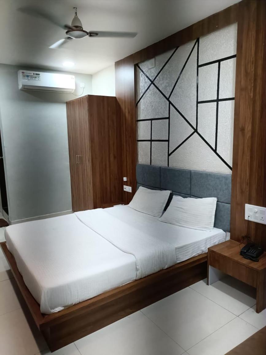3, darshan hotel, Patan