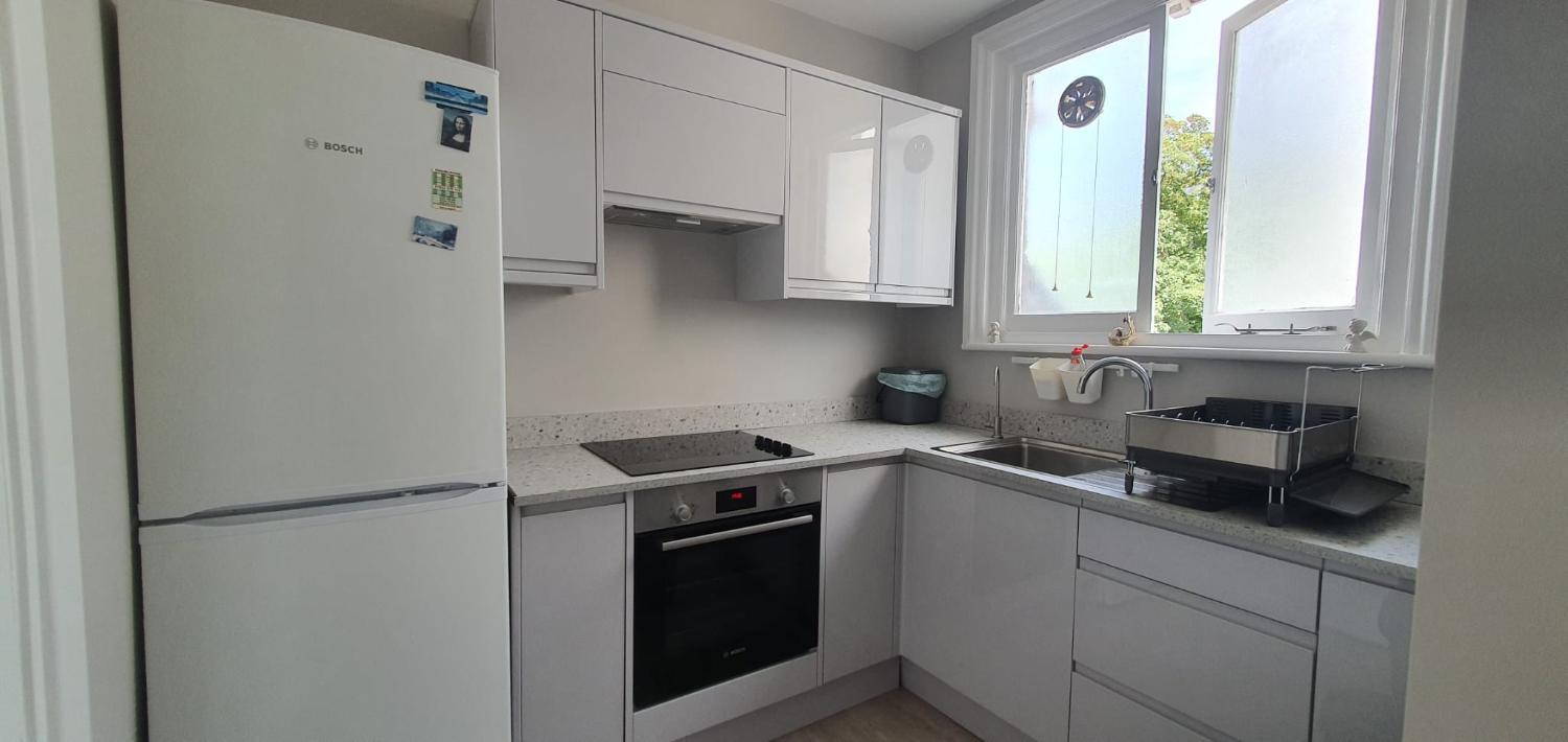 3, Room in Thames Ditton, Surrey