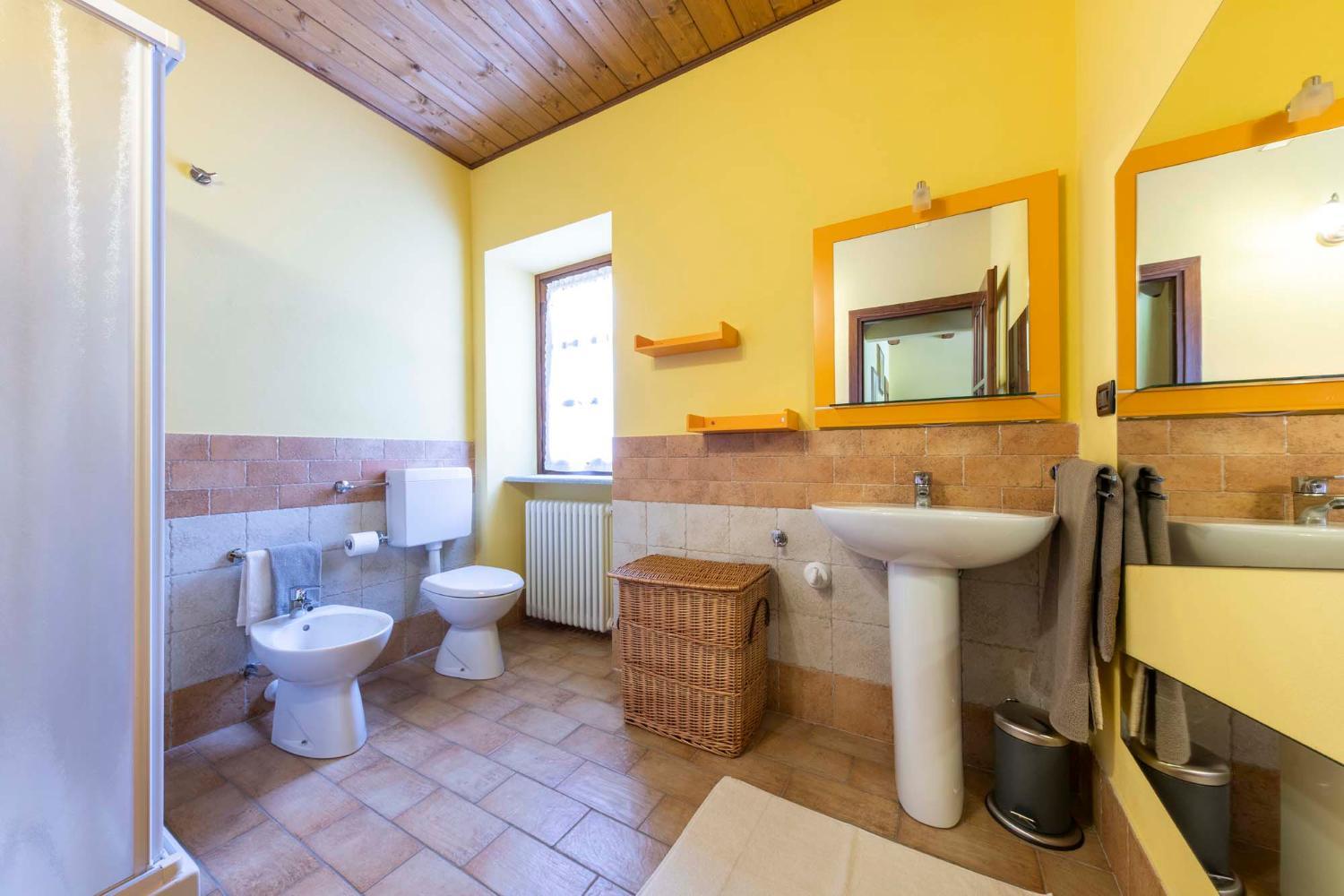 5, Antiche Radici, Cuneo