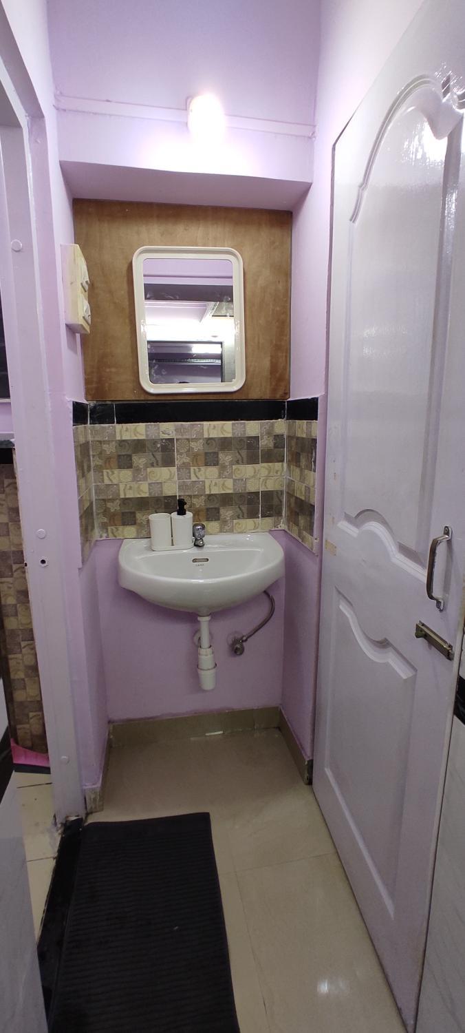 Bathroom 5, 1BR Apartment In Parel by Flora Stay, Mumbai City