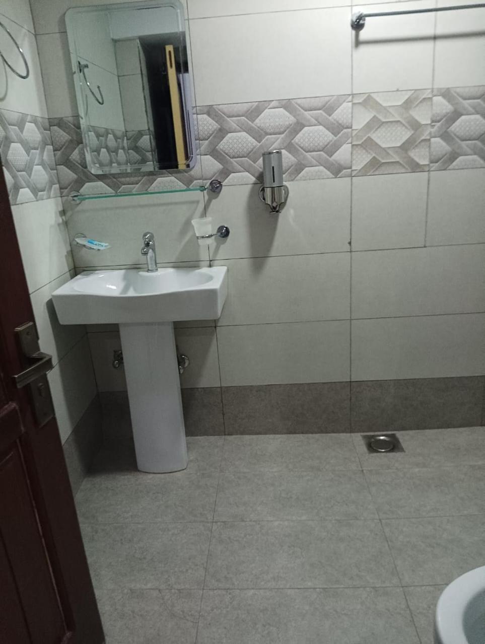 5, Times lodge, Hazara