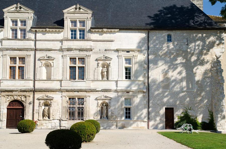 5, CHATEAU DE MONTBRAS Hostellerie de l' Isle en Bray, Meuse