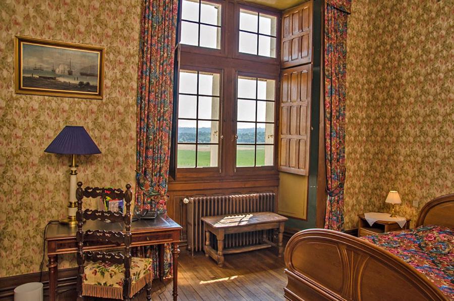 3, CHATEAU DE MONTBRAS Hostellerie de l' Isle en Bray, Meuse