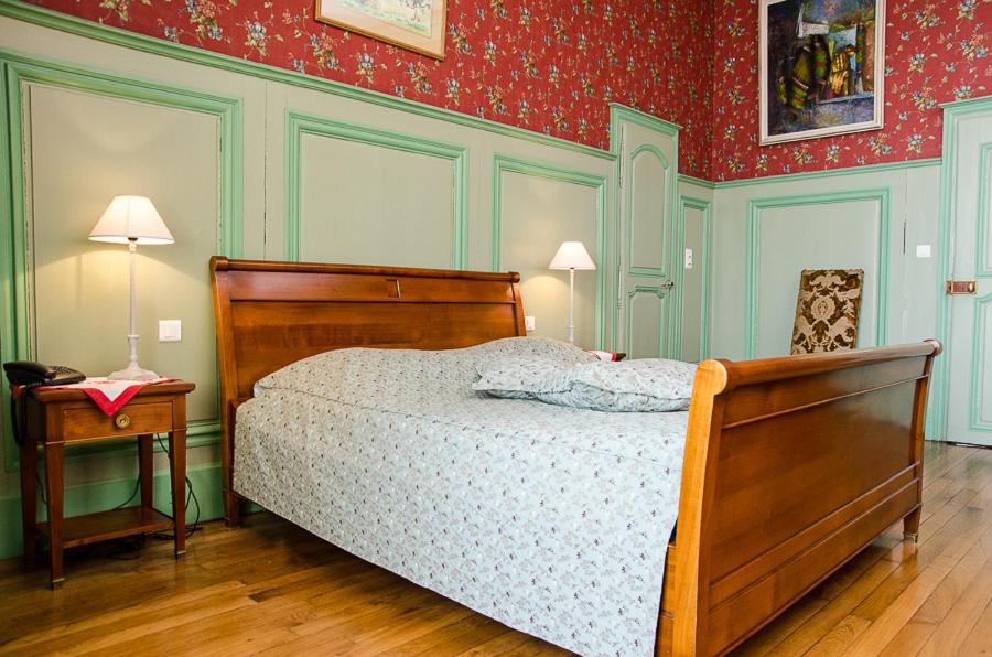 4, CHATEAU DE MONTBRAS Hostellerie de l' Isle en Bray, Meuse