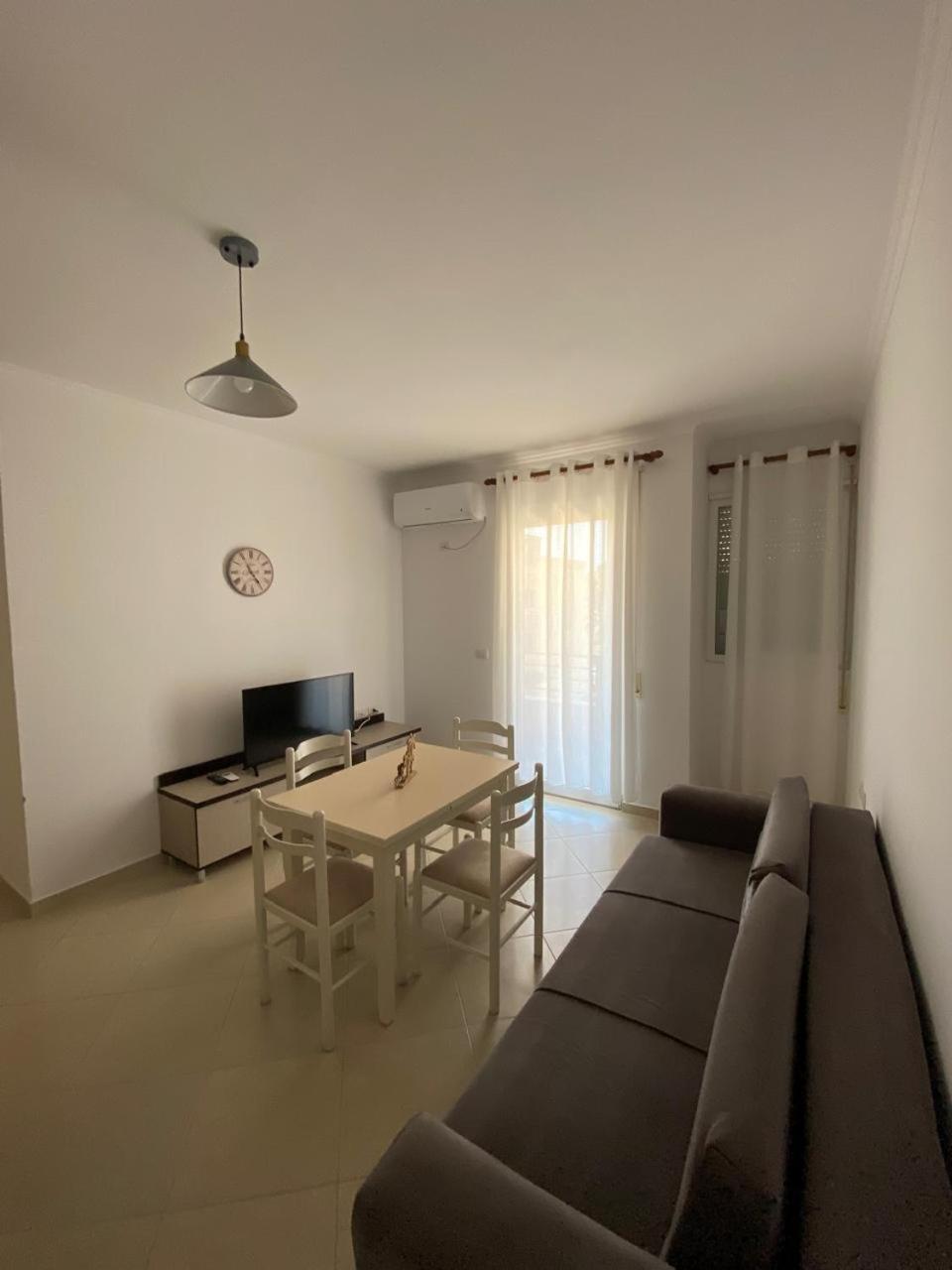 2, Kraal Beach Apartments, Vlorës
