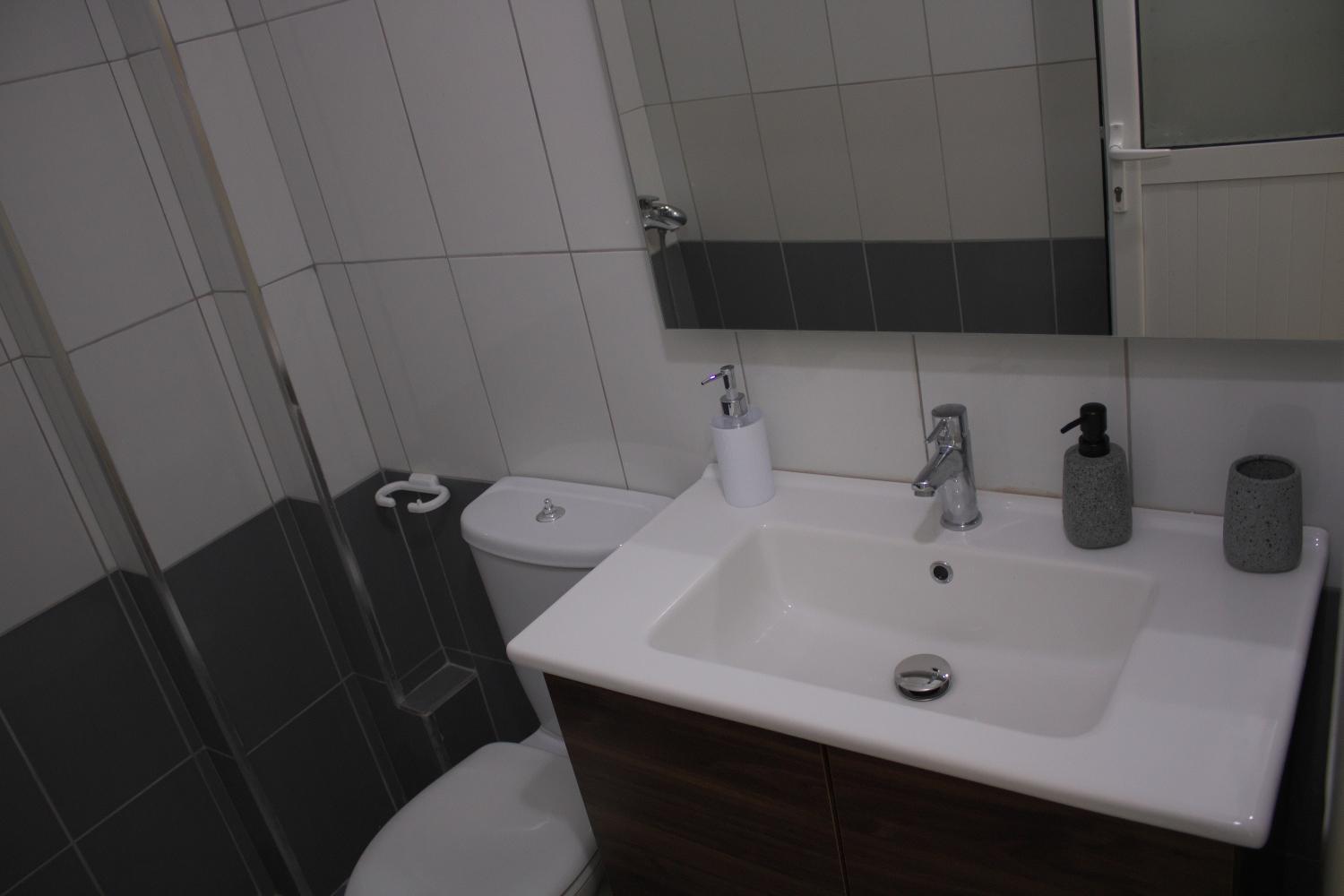 Bathroom 2, Villa Luiza, Sarandës