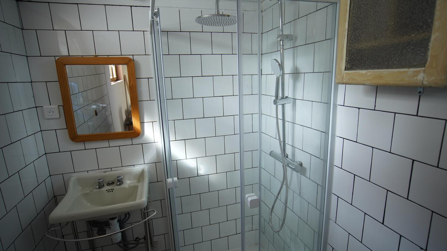 Bathroom 5, Joli studio dans les Puces, Seine-Saint-Denis