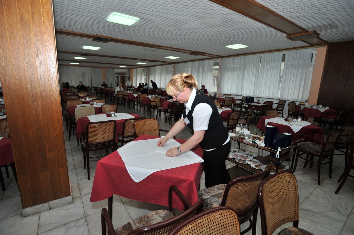 Restaurant, Igalo Prva Faza