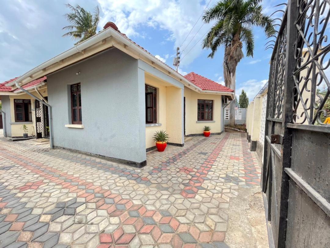 2, Silent home, Kinondoni