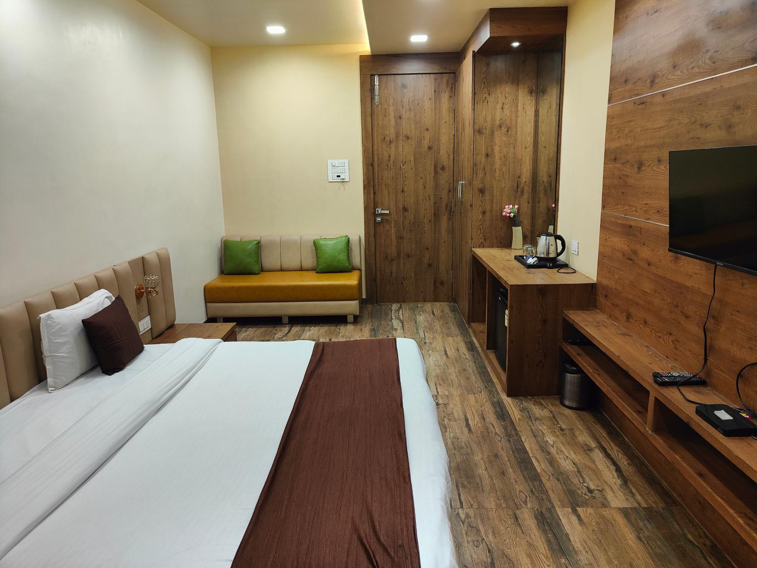 3, RIVERSIDE MEADOWS, Vidisha