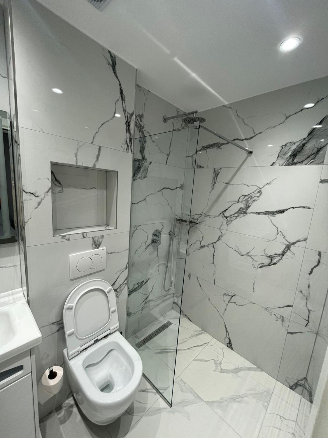 2, Joal Rooms, Sarandës