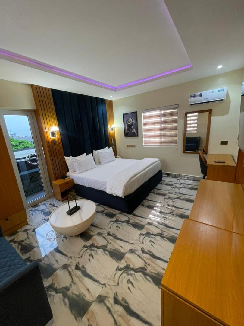 4, Masters Class Suites and Apartments, Uyo