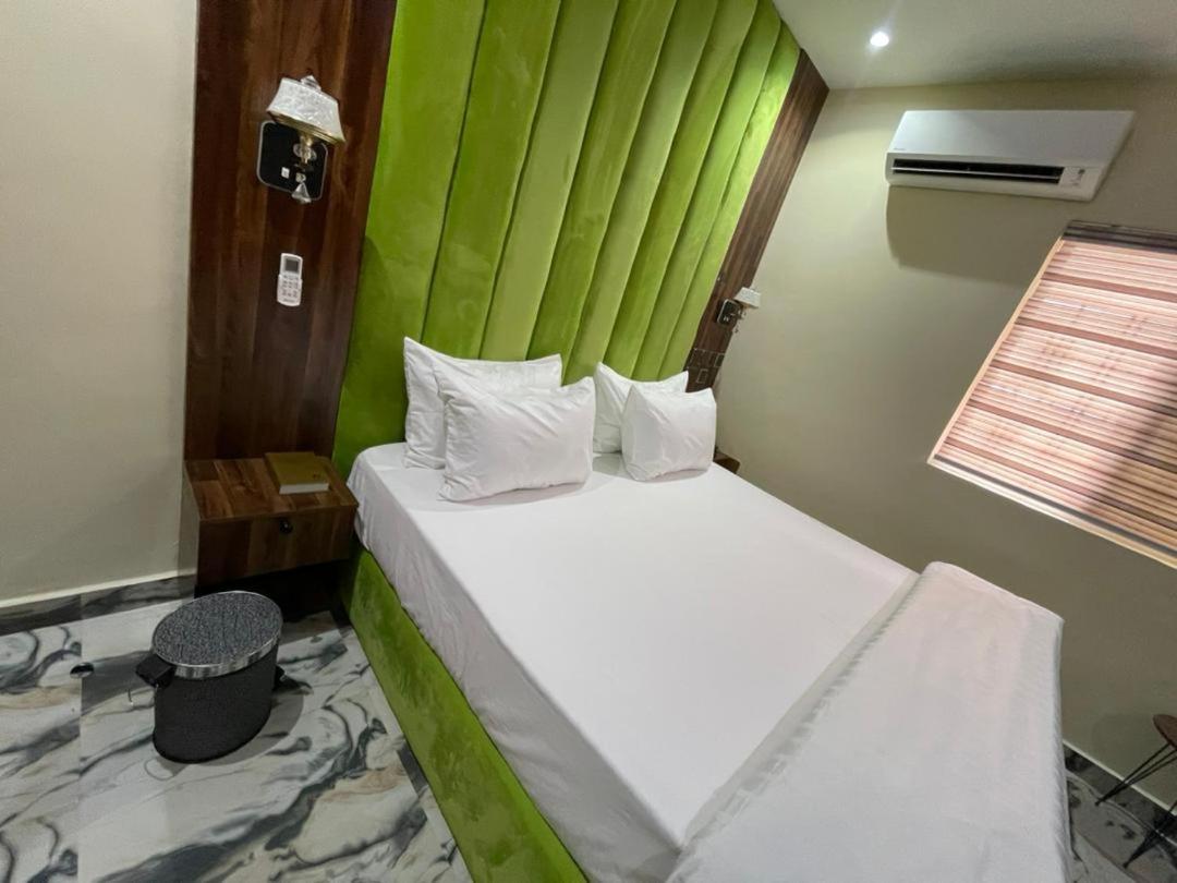 2, Masters Class Suites and Apartments, Uyo