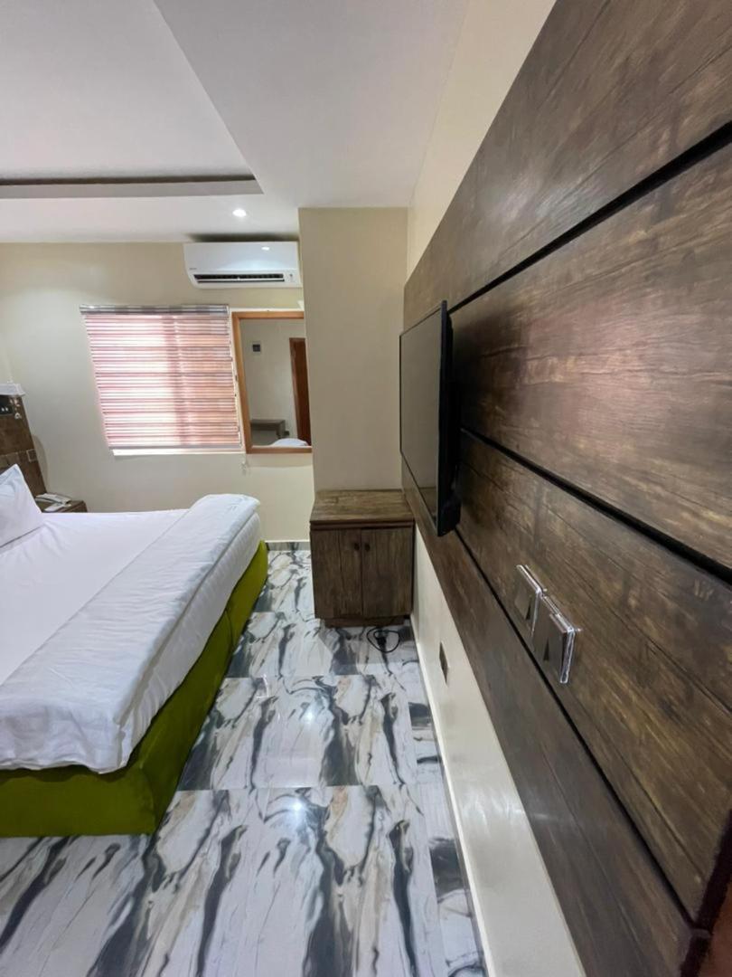 5, Masters Class Suites and Apartments, Uyo