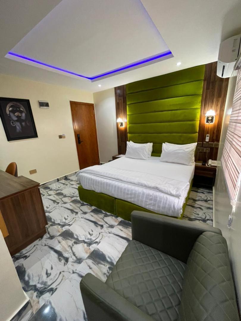 3, Masters Class Suites and Apartments, Uyo