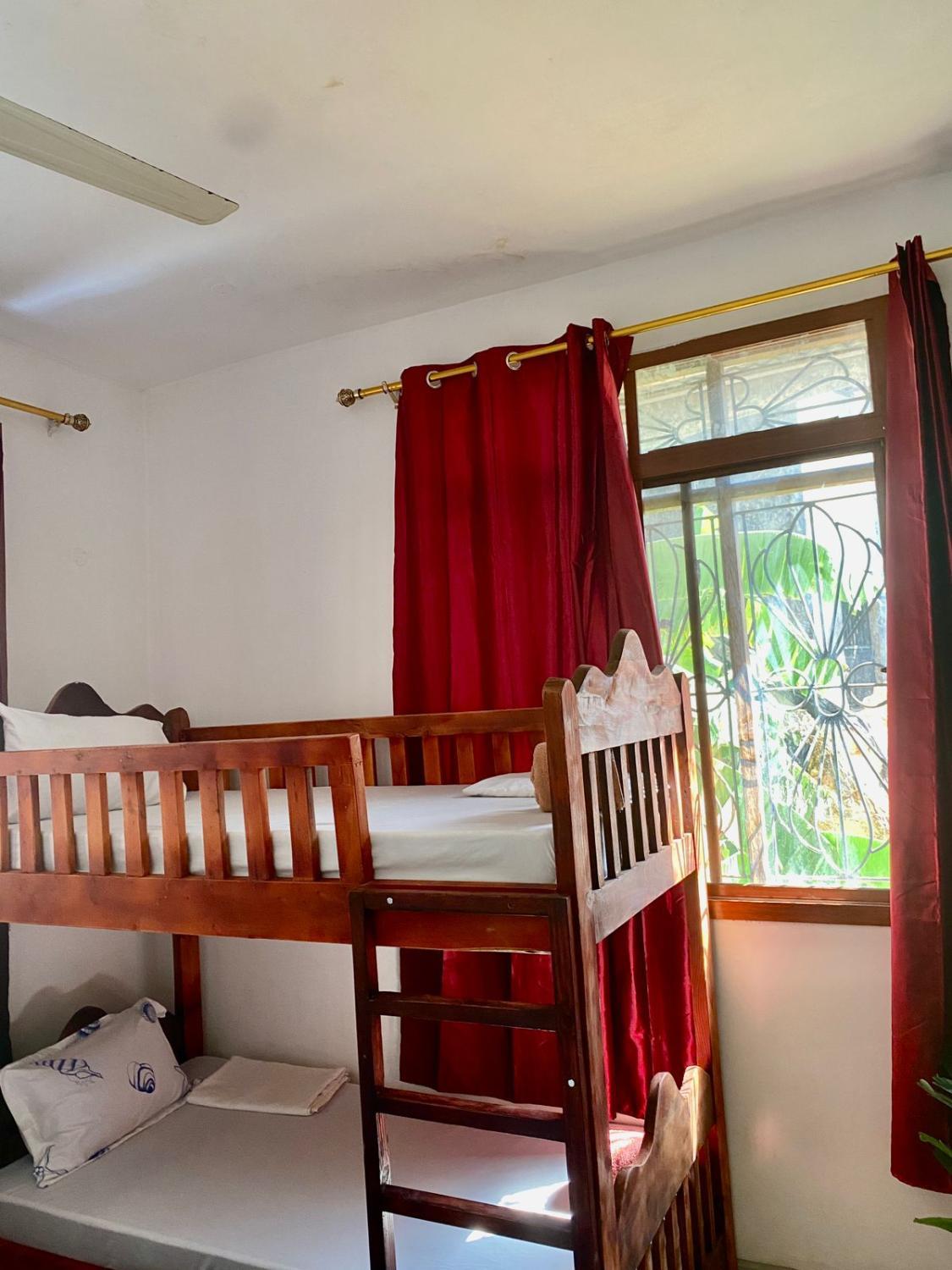 4, Digital Nomad Cave Hostel, Mjini