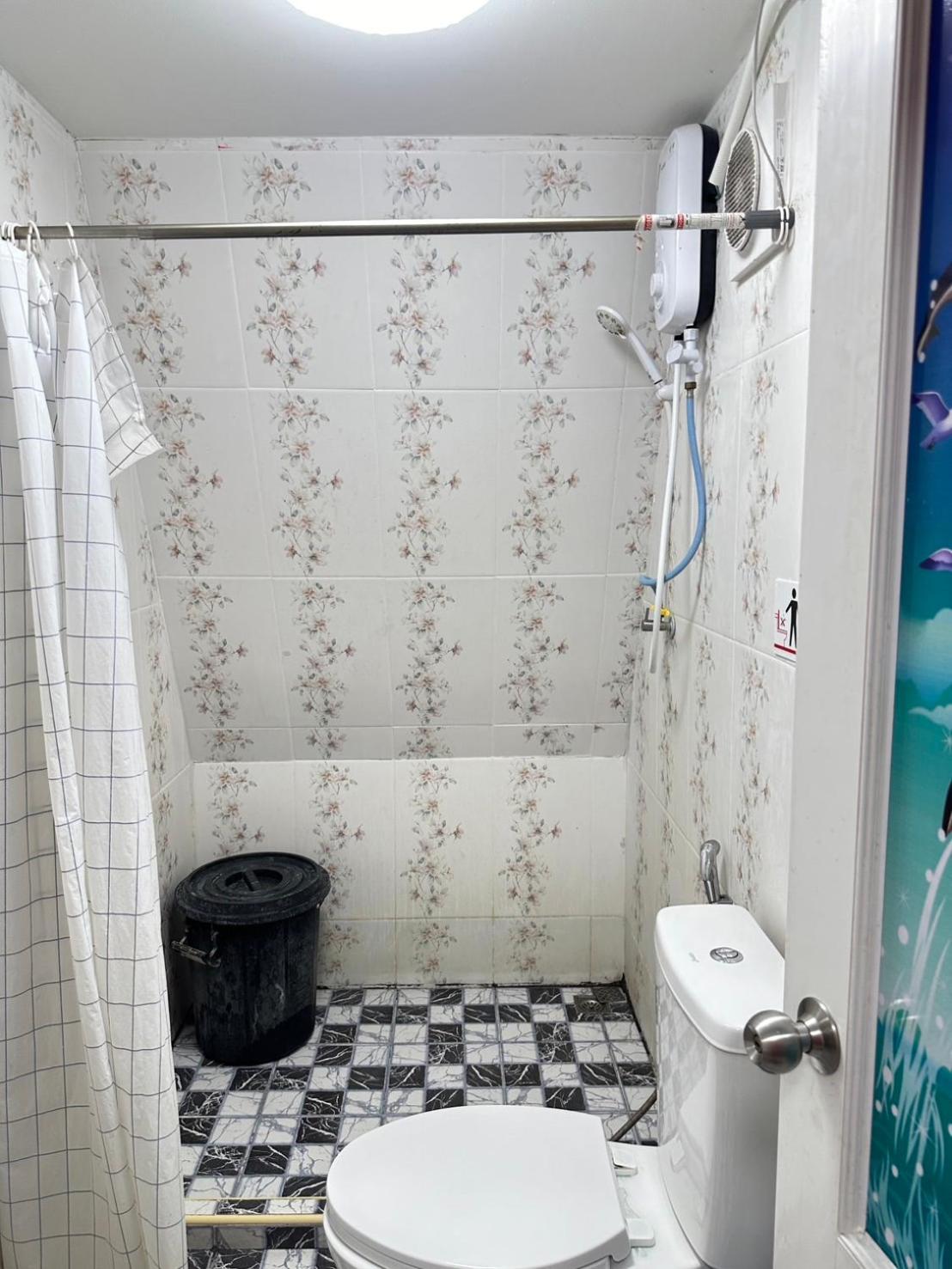 Bathroom 5, Lattongwong resort ลาดท้องวัง รีสอร์ท, Sam Khok