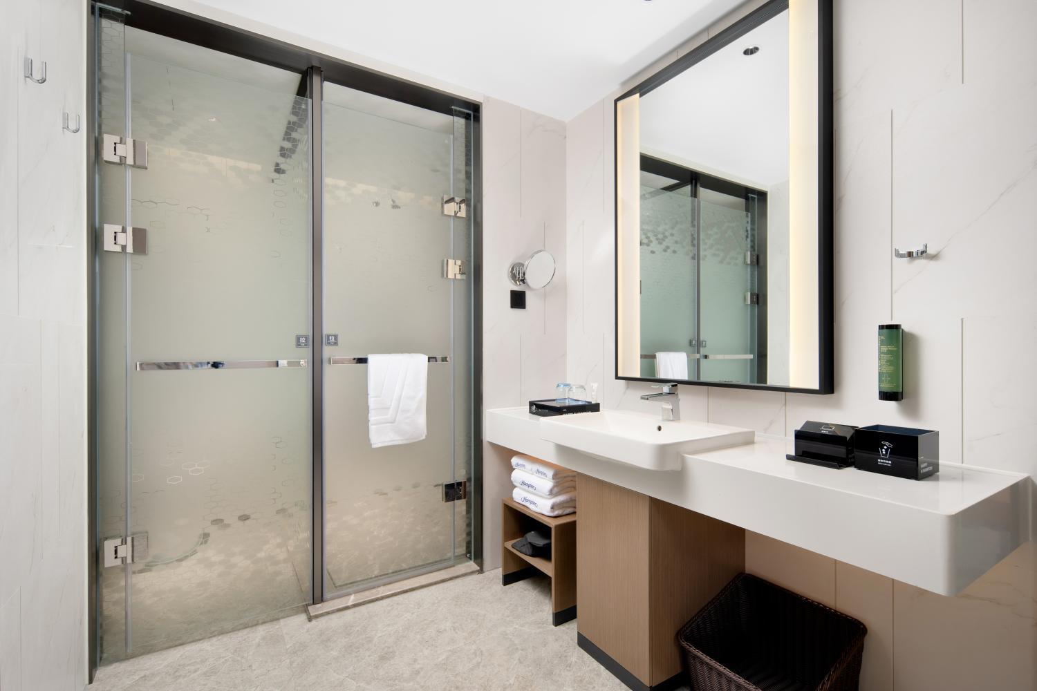 Bathroom 5, Hampton by Hilton Foshan Nanhai Movie and TV Town, Foshan