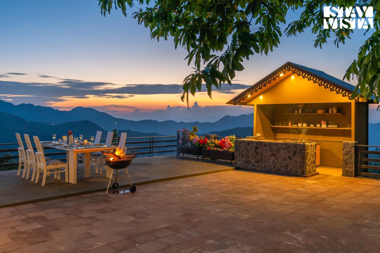 Bar/lounge 4, Chalet Rushli - Pet Friendly & Valley View at Mussoorie by StayVista, Tehri Garhwal