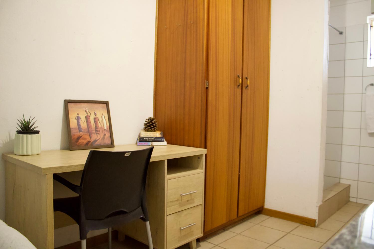 3, Gemini Bachelor House, Capricorn