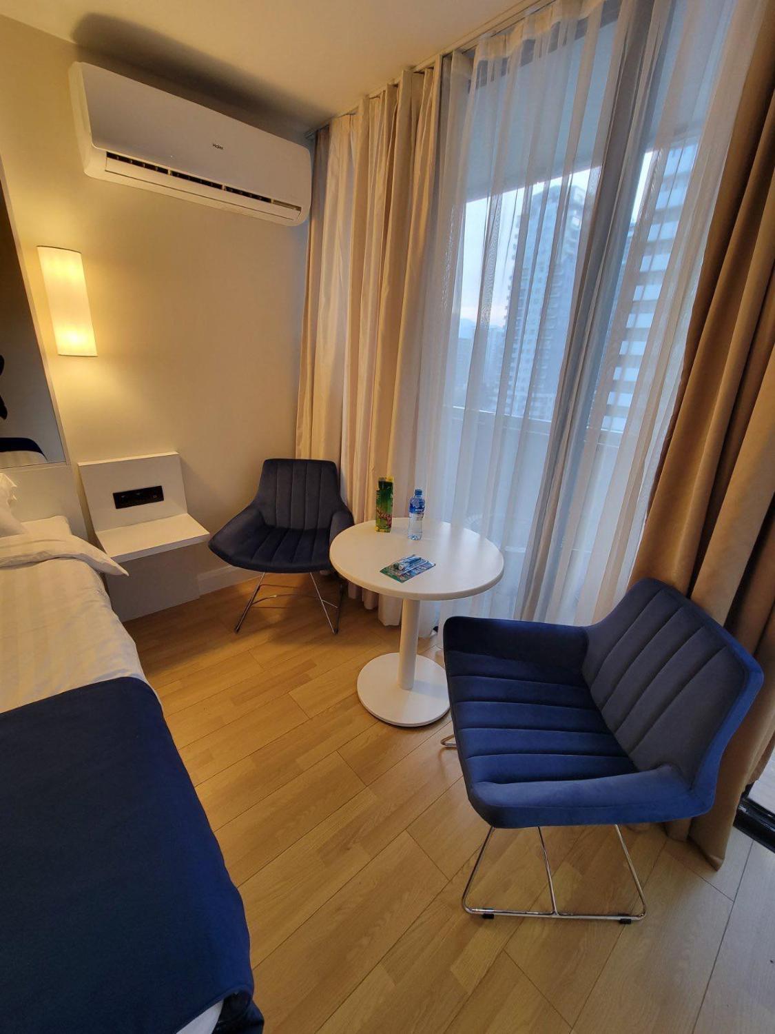 5, apartments dami, Batumi