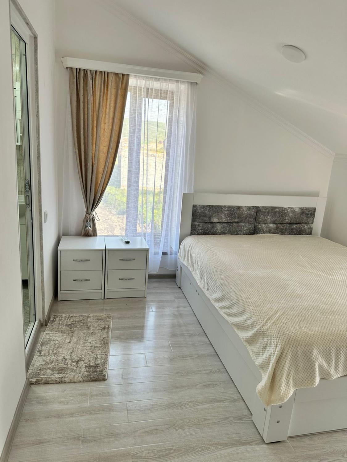4, Hotel Poka, Ninotsminda