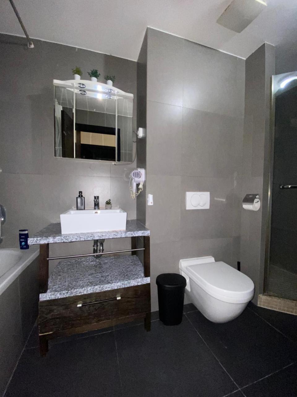 5, Dream home, Budapesti