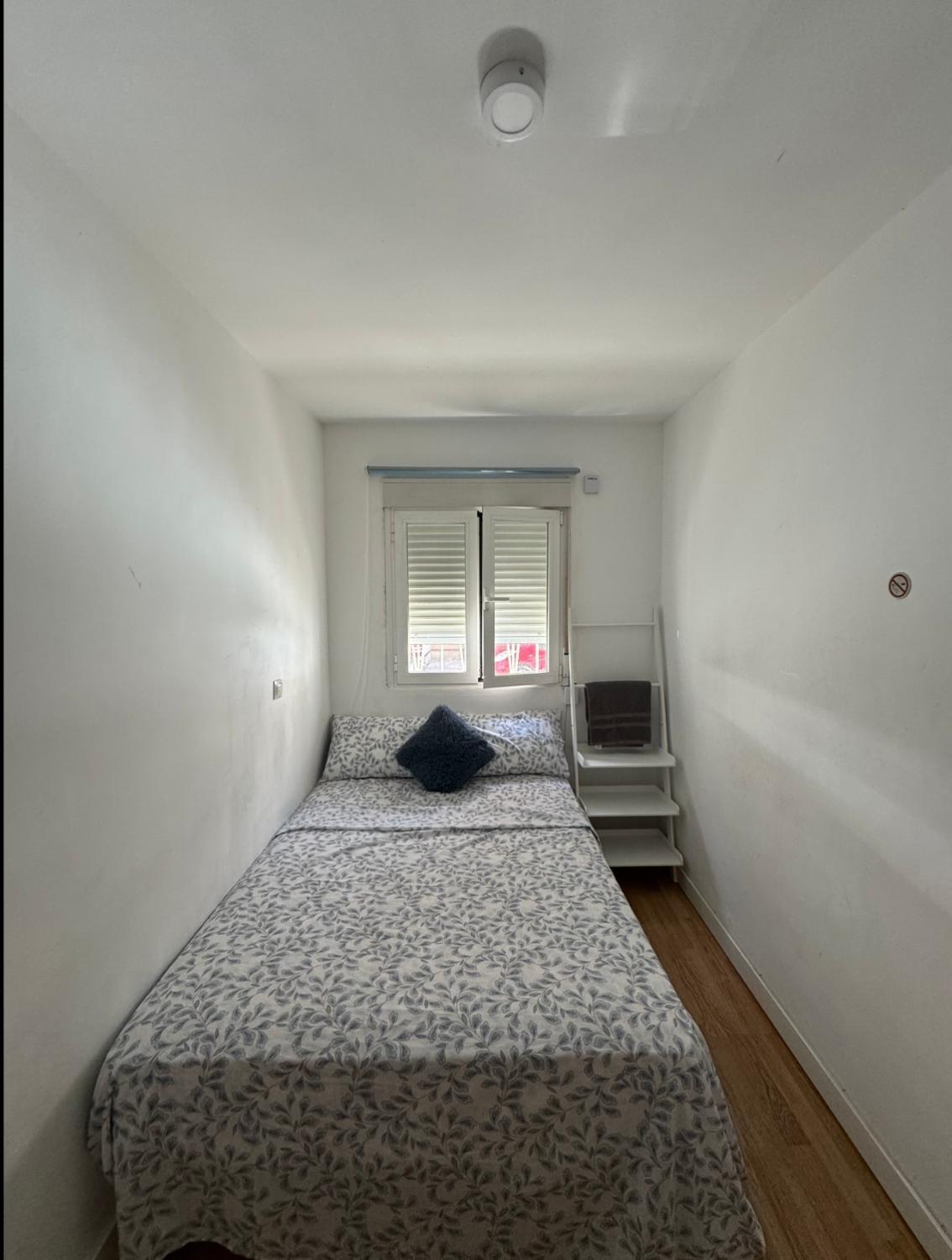 2, Habitacion con bano compartido, Madrid