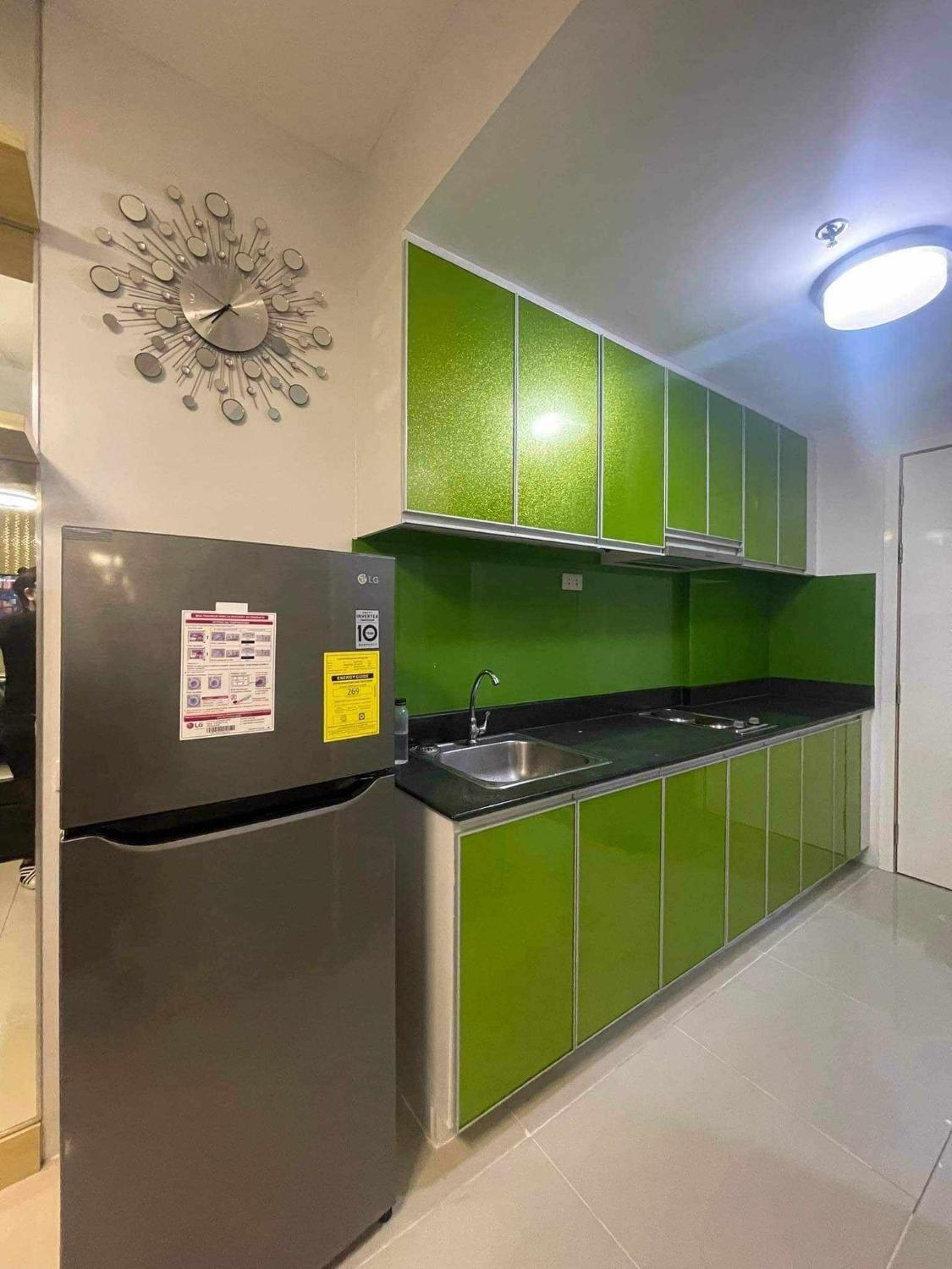 2, SEA RESIDENCE CONDO STAYCATION MOA COMPLEX by Elijah, Pasay City