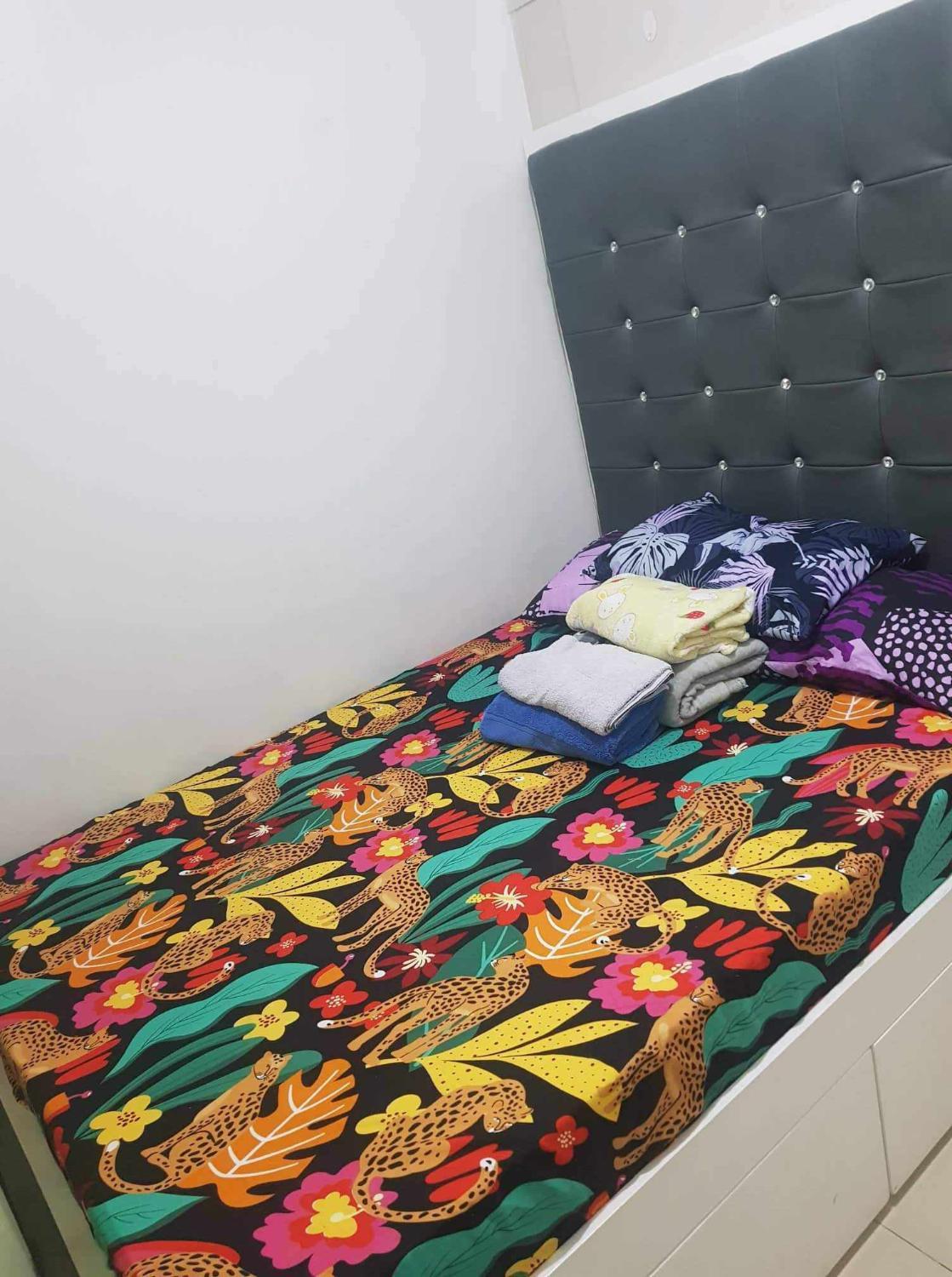 4, SEA RESIDENCE CONDO STAYCATION MOA COMPLEX by Elijah, Pasay City