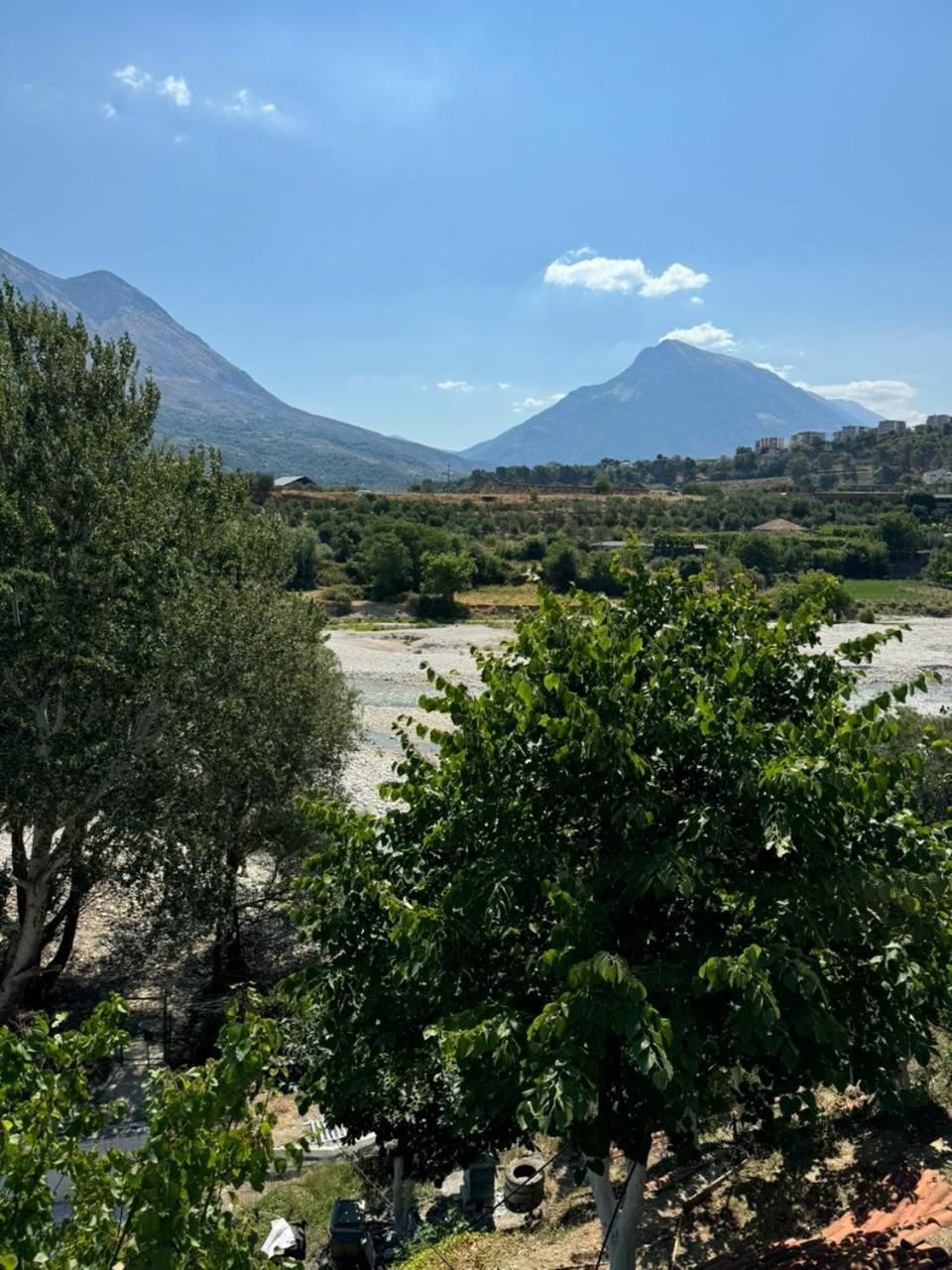3, Riverside Oasis Villa, Tepelenës