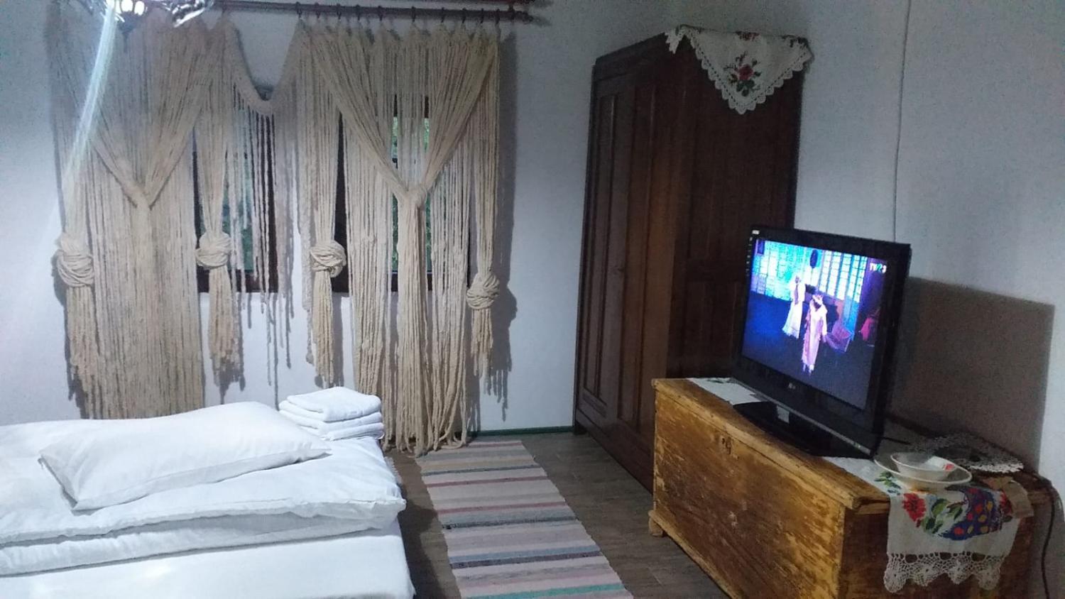 5, Casa Weiss-Cetatele, Sisesti