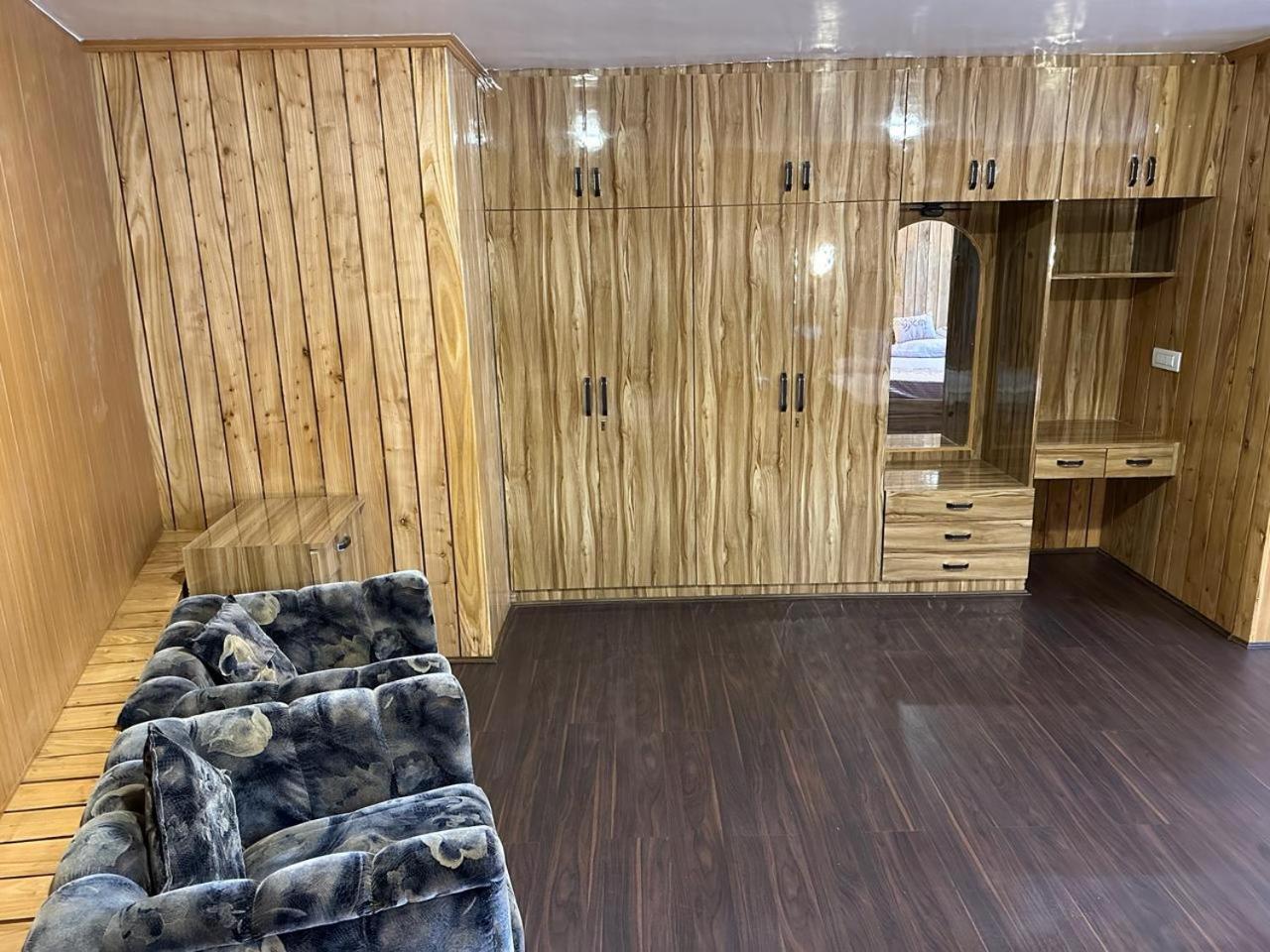 Facilities 2, Redwood Guest House, Srinagar