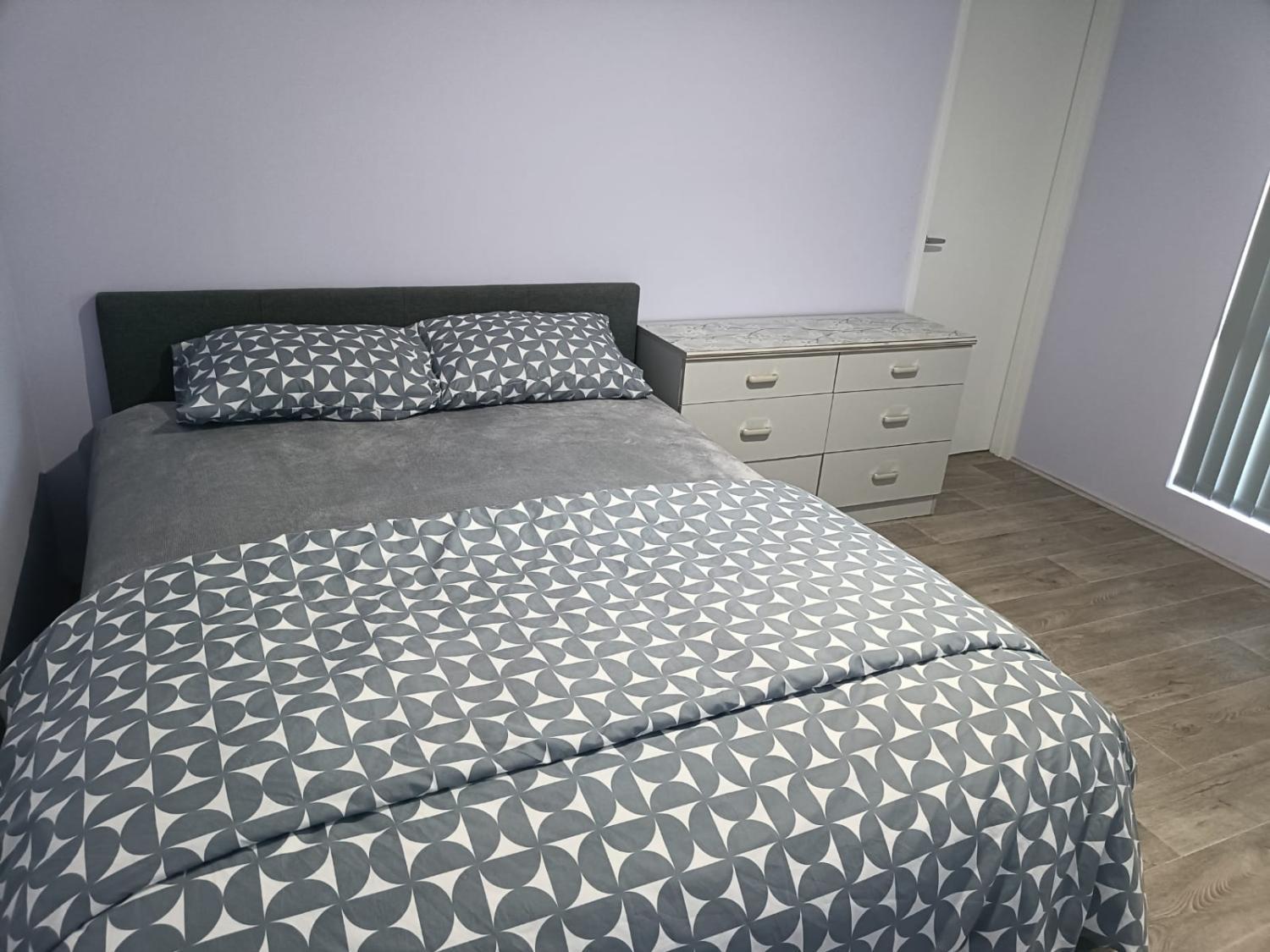 2, Ensuite large furnished room, Rockingham