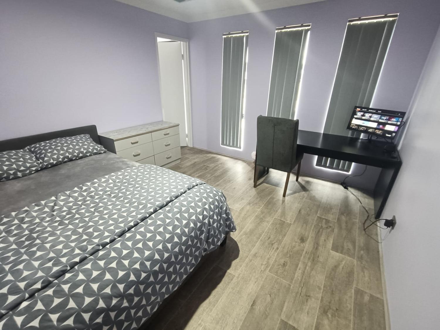 5, Ensuite large furnished room, Rockingham