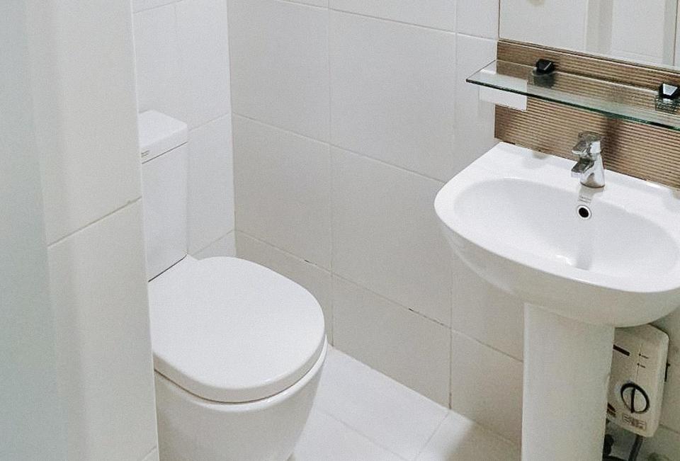 Bathroom, RedDoorz @ The Vjour Suites, Makati City