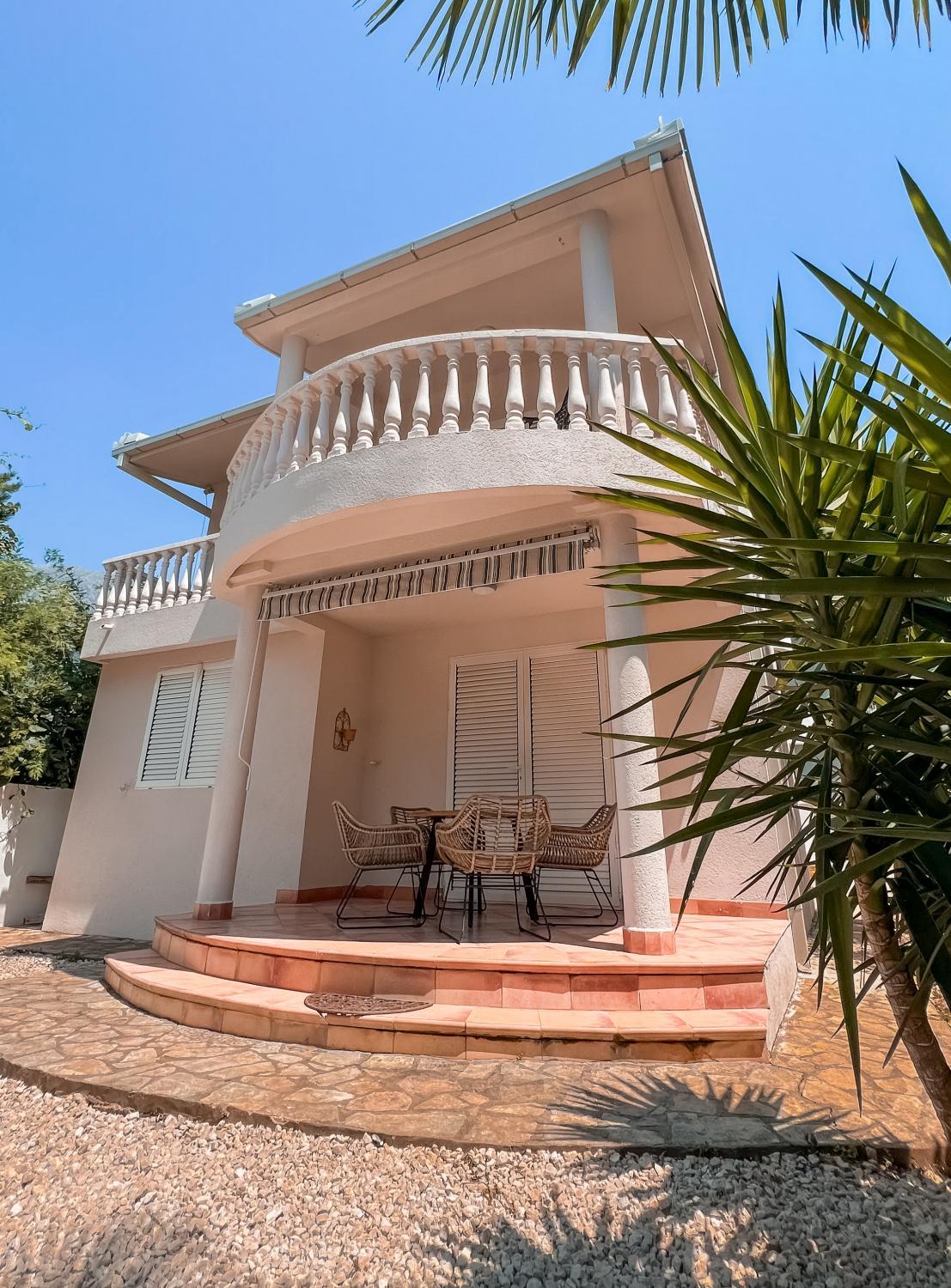 Balcony/terrace 5, Emiia