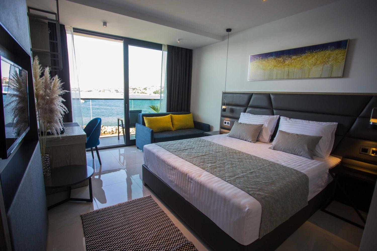 2, Royaluxs Hotel Plaza, Novalja