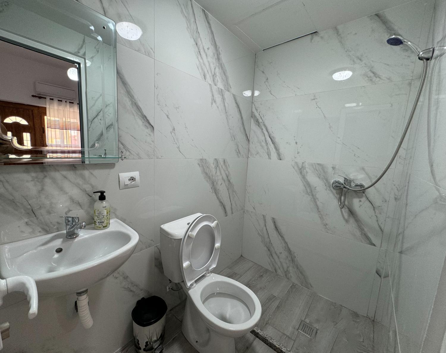 2, Eleonora Guest House, Përmetit