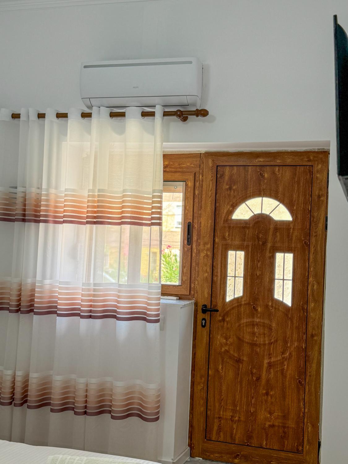 4, Eleonora Guest House, Përmetit