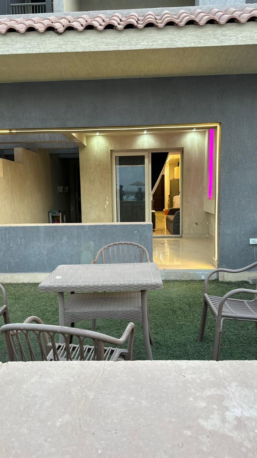 5, Porto Sokhna Island 2 families only, 'Ataqah