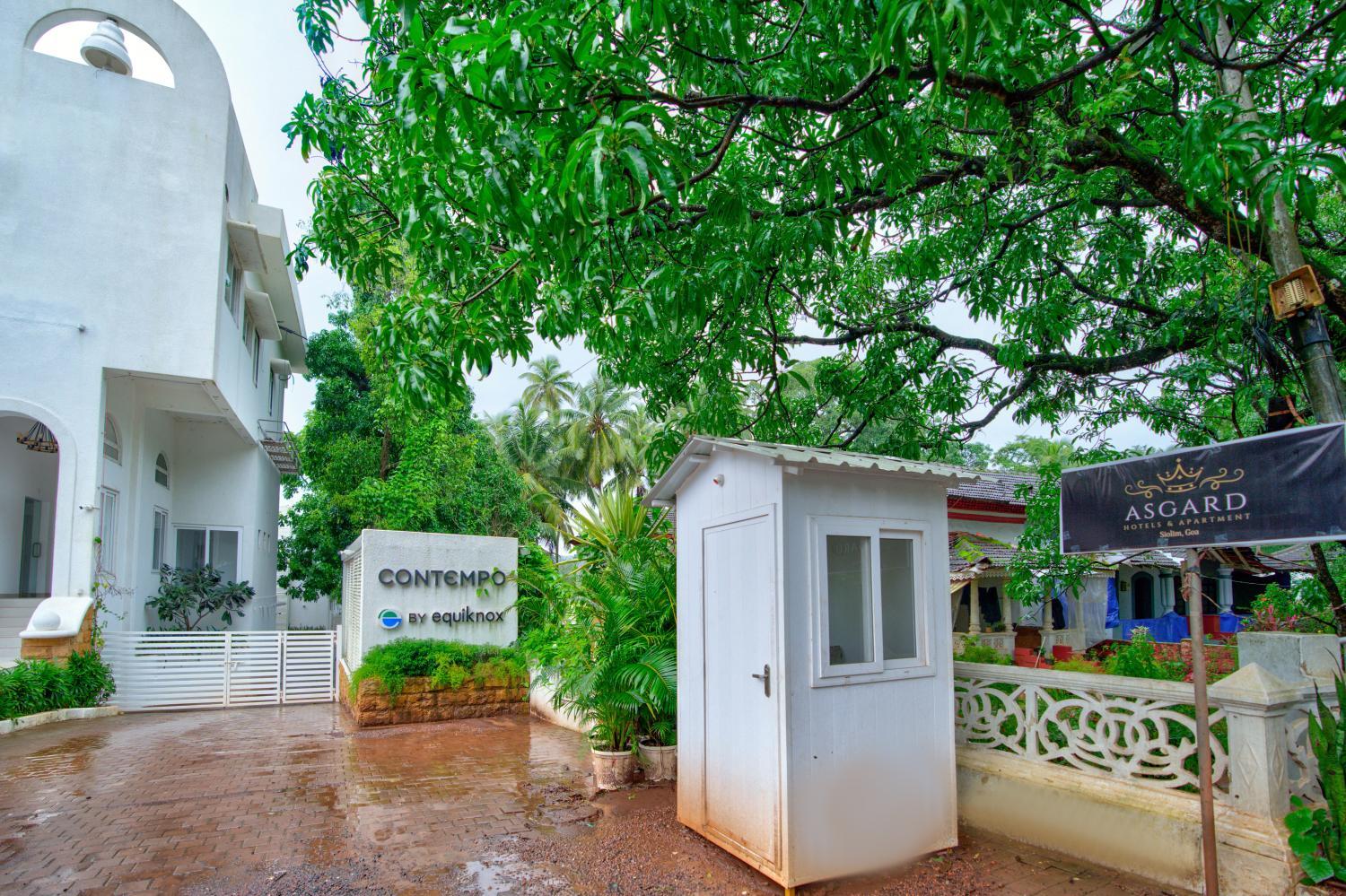 Entrance 4, Asgard Stays with Jacuzzi & Swimming Pool - Close to Thalassa and Chapora fort, North Goa
