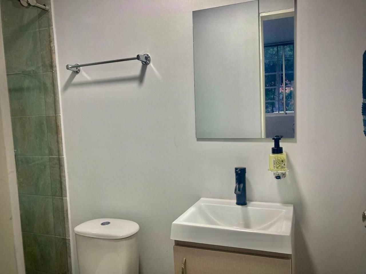 Bathroom 2, Maravilloso Loft en Laureles, Medellín