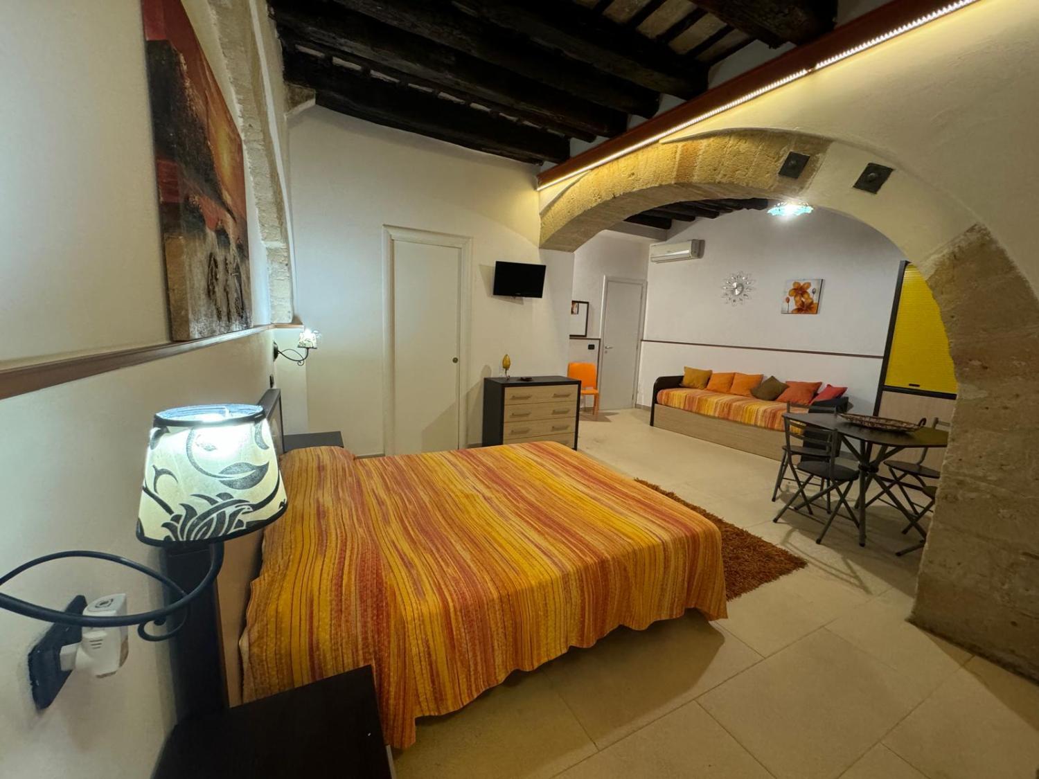 Bed, Agghiorna e Scura Rooms, Trapani