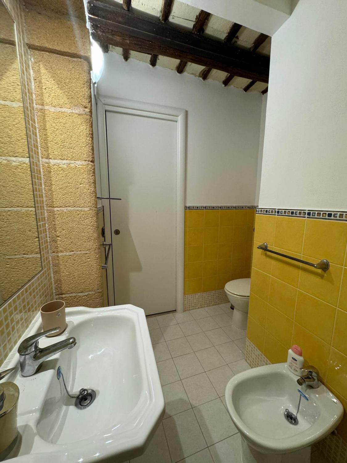 Facilities 4, Agghiorna e Scura Rooms, Trapani