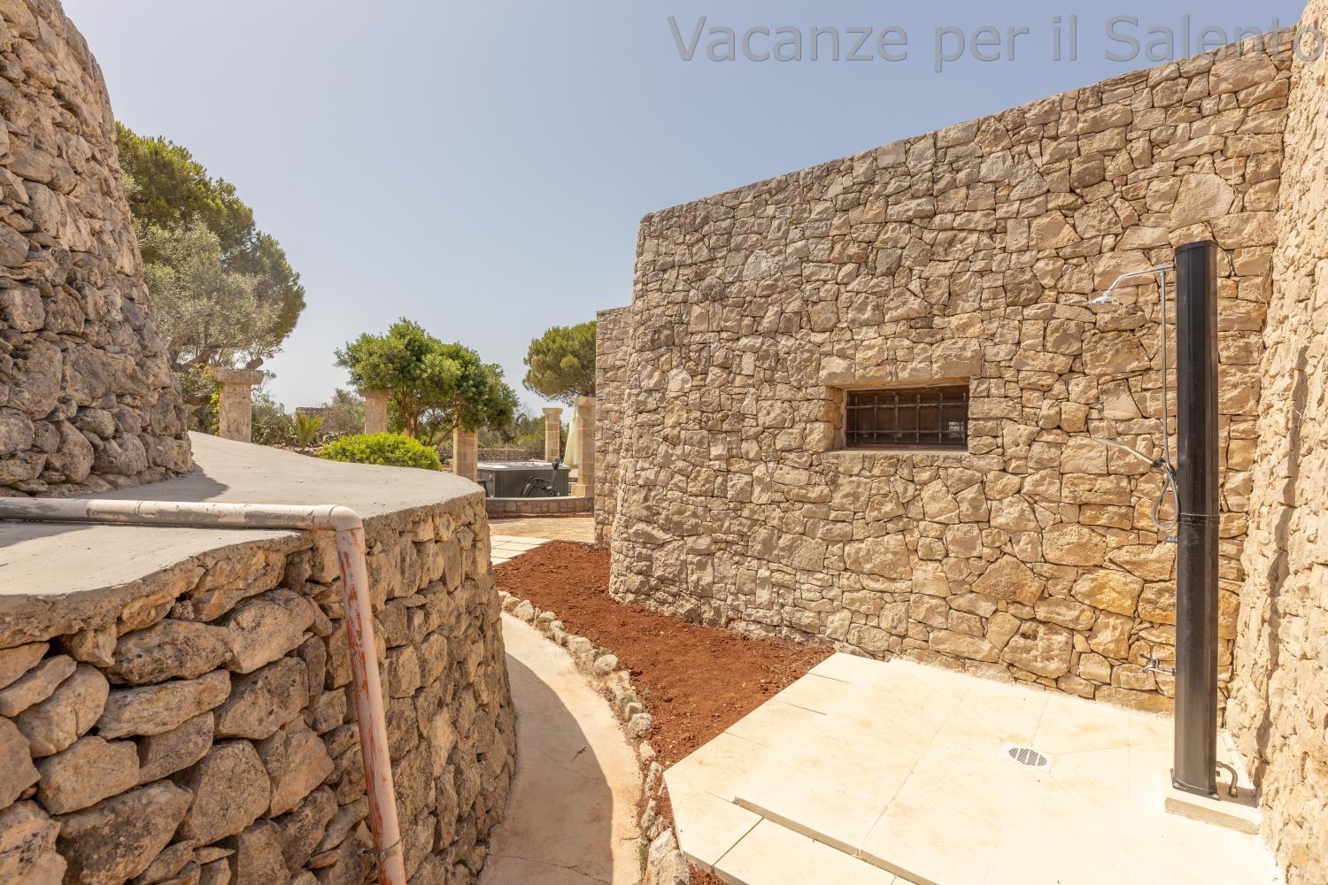 5, La Macchia Salentina, Lecce